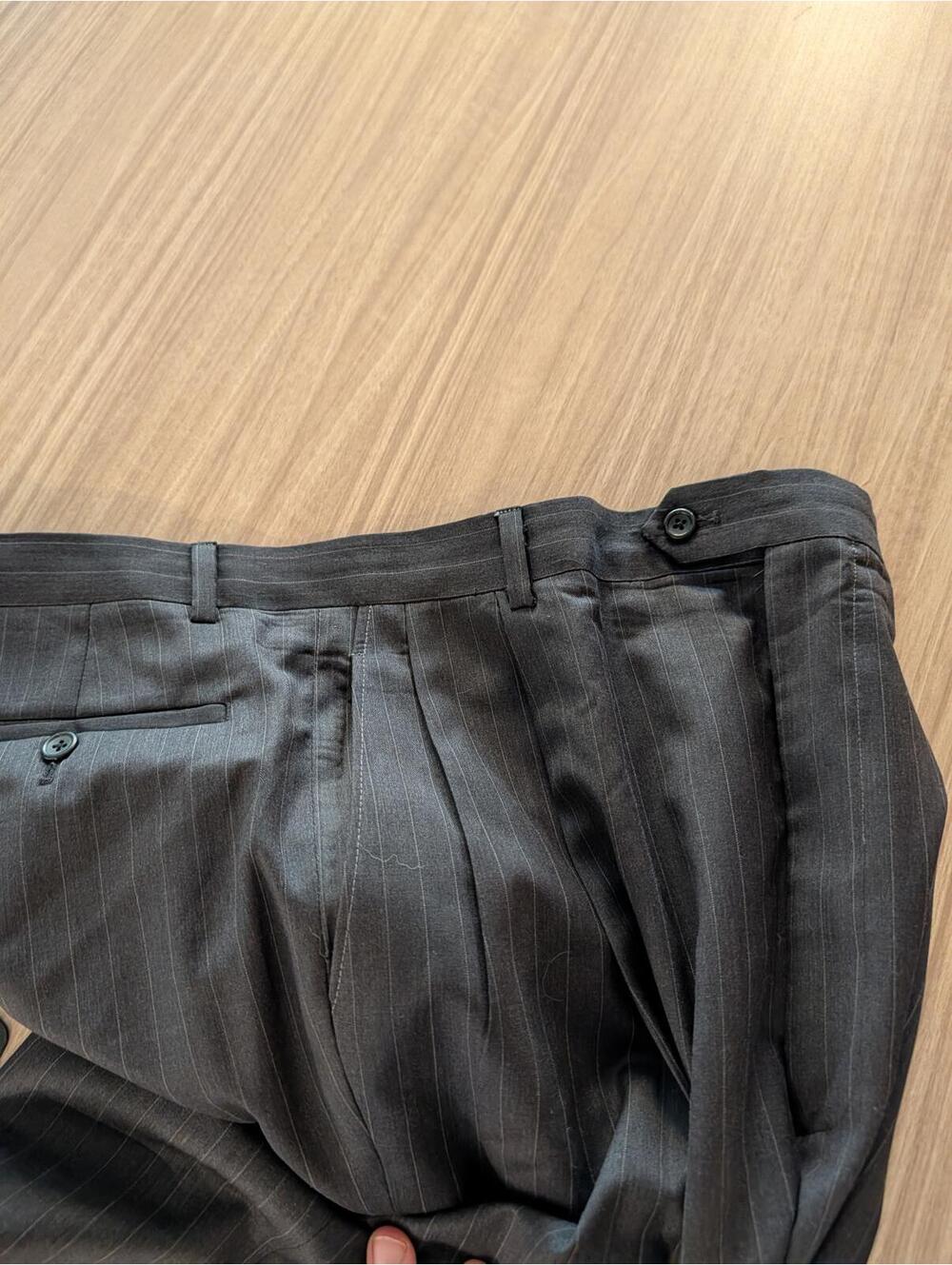 Joseph Feiss Dark Grey Pinstripe Suit 100% Wool Cuffs Pleated 41L - Picture 12 of 12